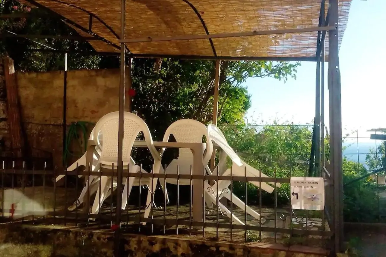Charming Apartment In Corniglia 43 M² With Parking Italy